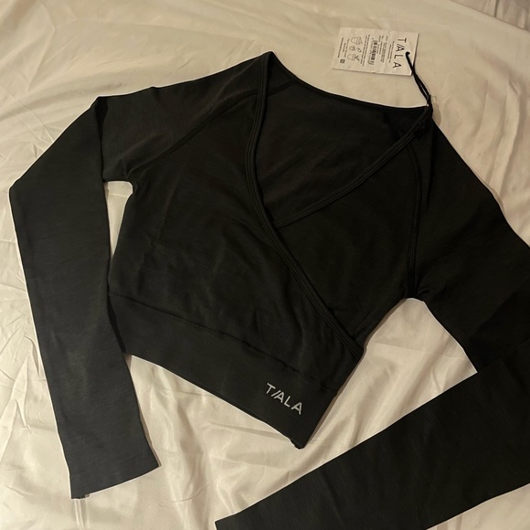 T/ala wearetala sculpt seamless wrap crop top in black - Picture 16 of 16